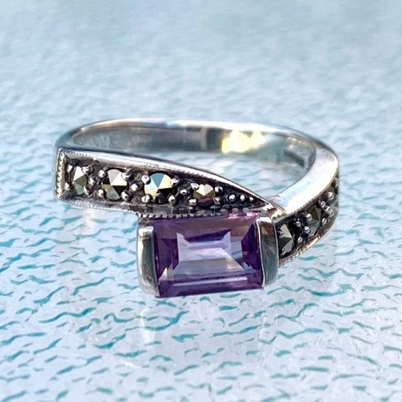 Vintage Amethyst & Marcasite Sterling Silver February Birthstone Ring Size 6-3/4 - Picture 2 of 10